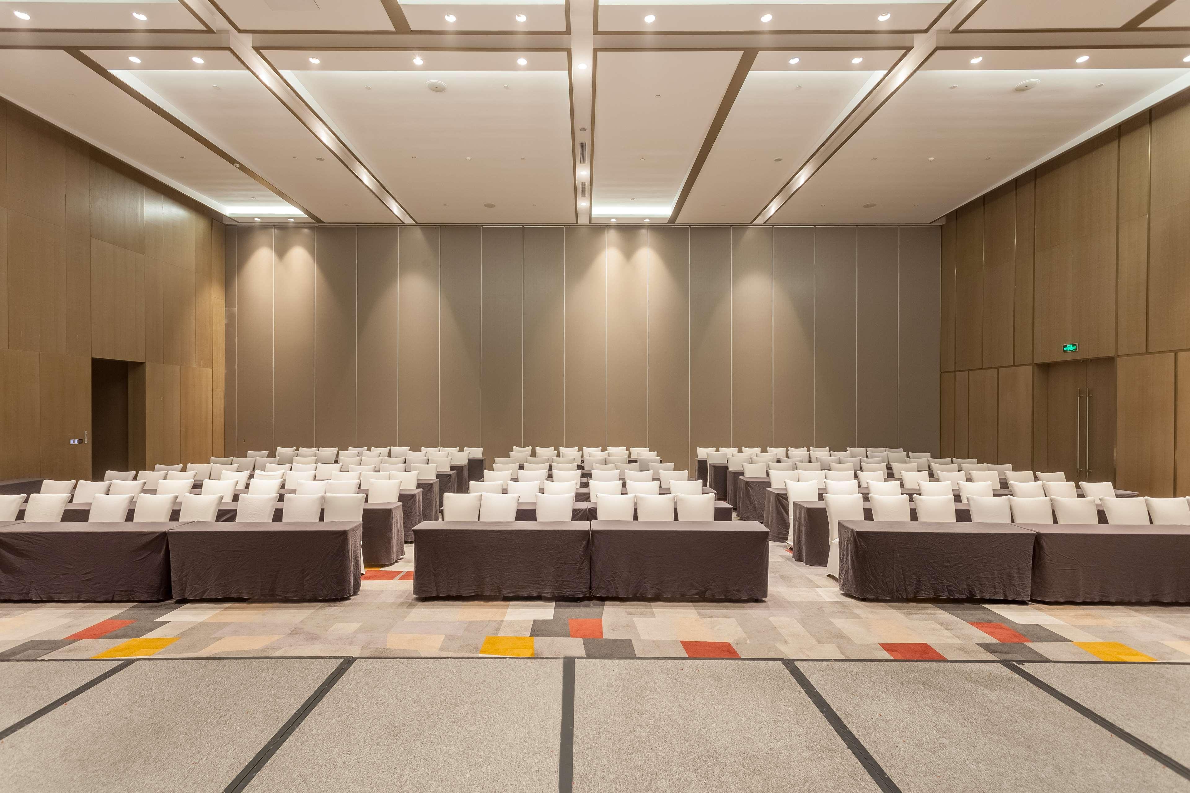Hotel Radisson Exhibition Center