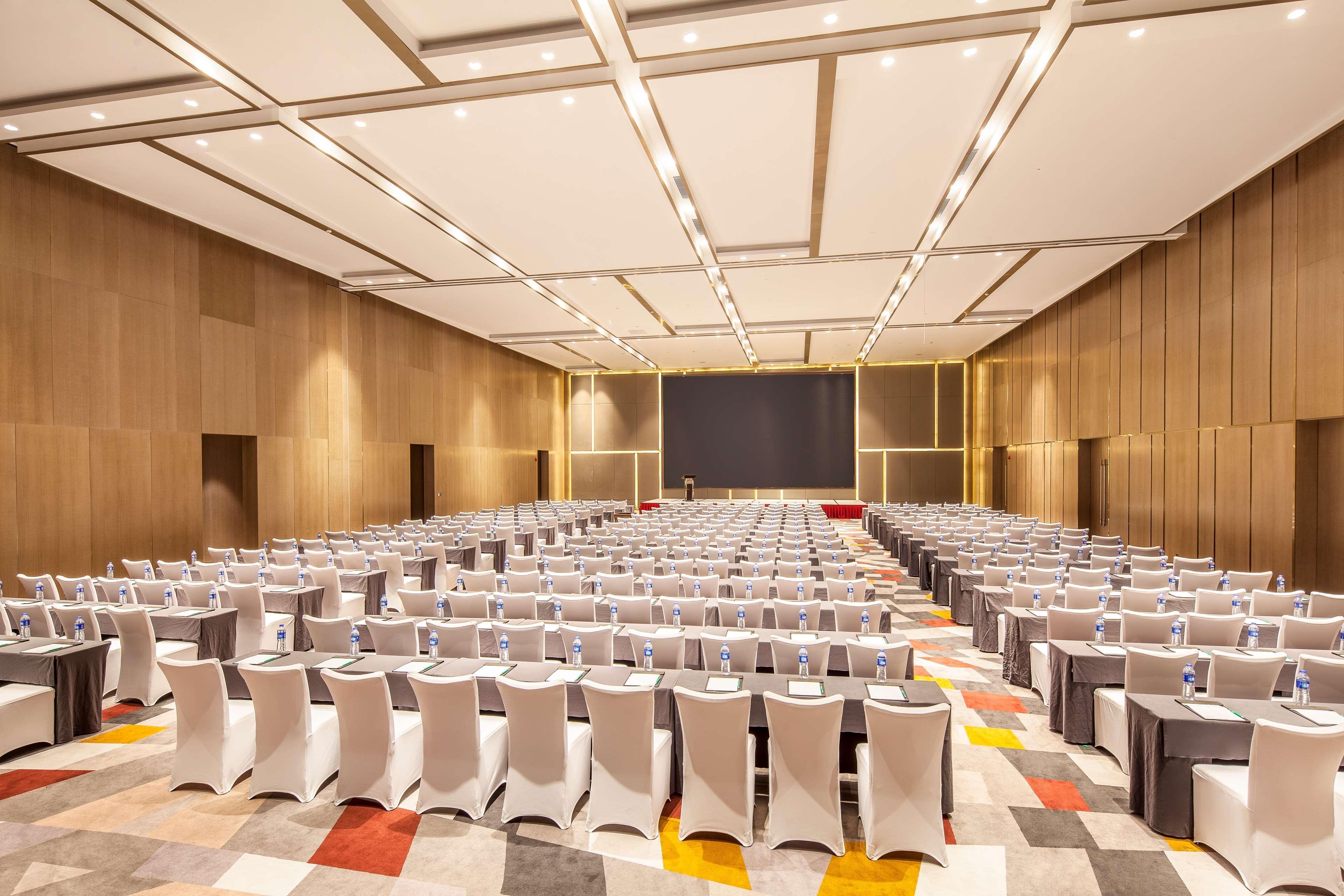 Radisson Exhibition Center 5*