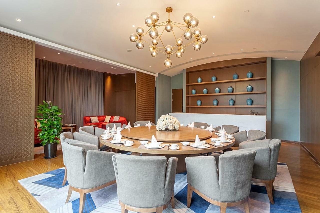 Radisson Exhibition Center Hotel 5*